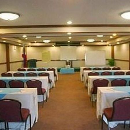 Days Hotel Mactan Cebu Lapu-Lapu City Esterno foto